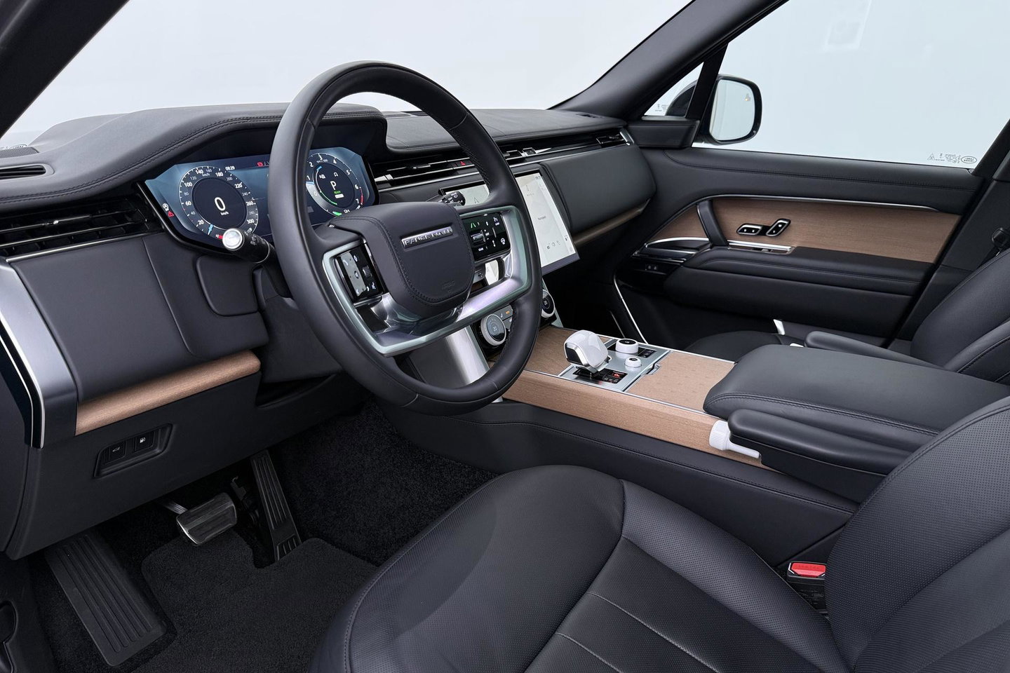 Land Rover Range Rover SV 3.0 P510e | British Racing Green | Rear Seat Entertainment | 23 Inch | Meridian Signature | ClearSight | Massage