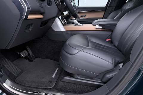 Land Rover Range Rover SV 3.0 P510e | British Racing Green | Rear Seat Entertainment | 23 Inch | Meridian Signature | ClearSight | Massage