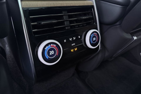 Land Rover Range Rover SV 3.0 P510e | British Racing Green | Rear Seat Entertainment | 23 Inch | Meridian Signature | ClearSight | Massage