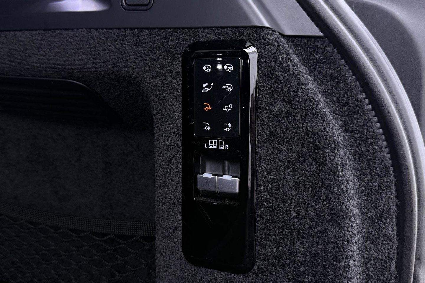 Land Rover Range Rover SV 3.0 P510e | British Racing Green | Rear Seat Entertainment | 23 Inch | Meridian Signature | ClearSight | Massage