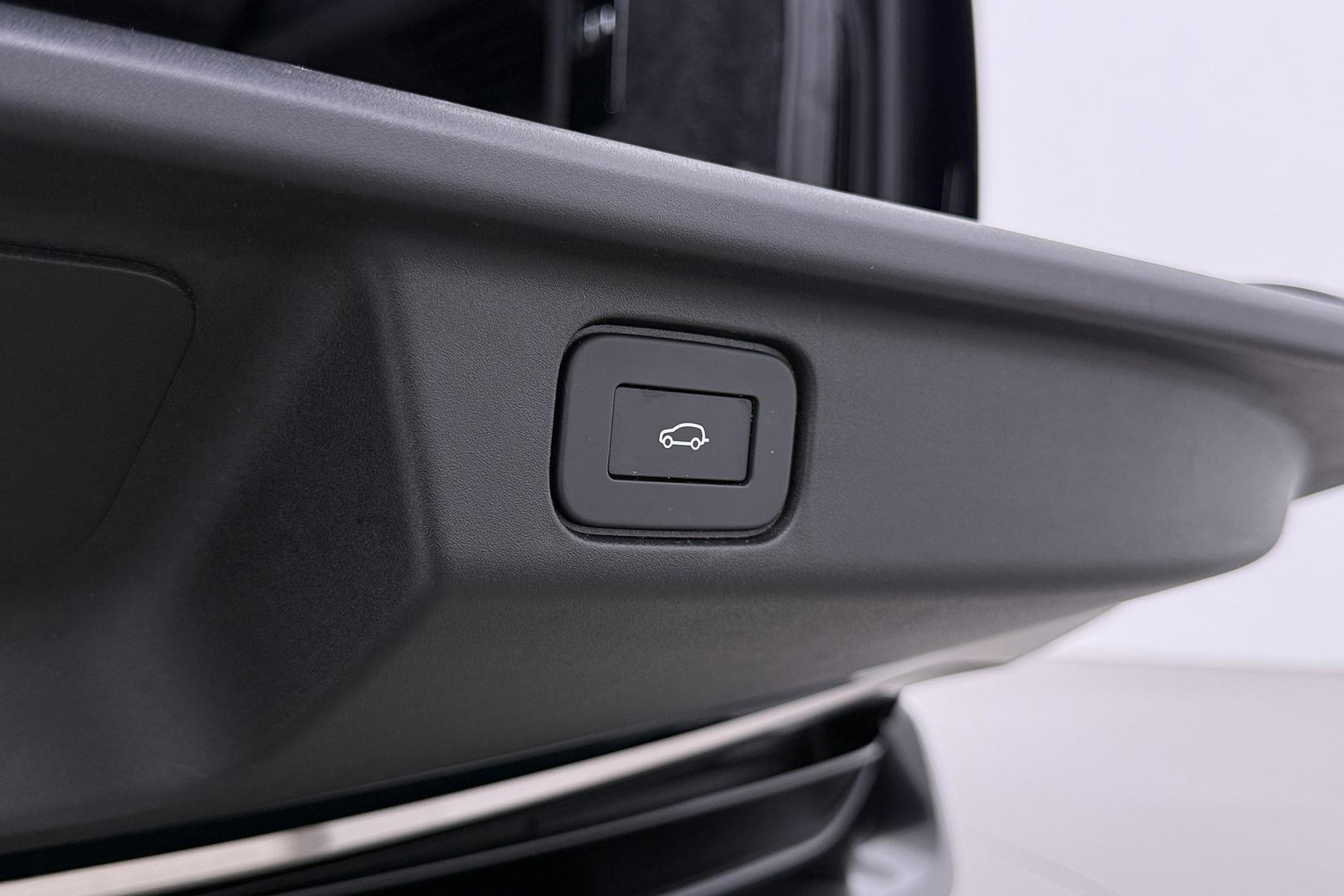 Land Rover Range Rover SV 3.0 P510e | British Racing Green | Rear Seat Entertainment | 23 Inch | Meridian Signature | ClearSight | Massage
