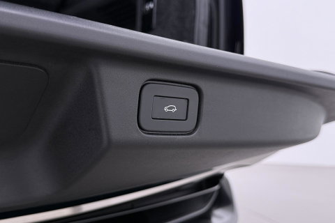 Land Rover Range Rover SV 3.0 P510e | British Racing Green | Rear Seat Entertainment | 23 Inch | Meridian Signature | ClearSight | Massage