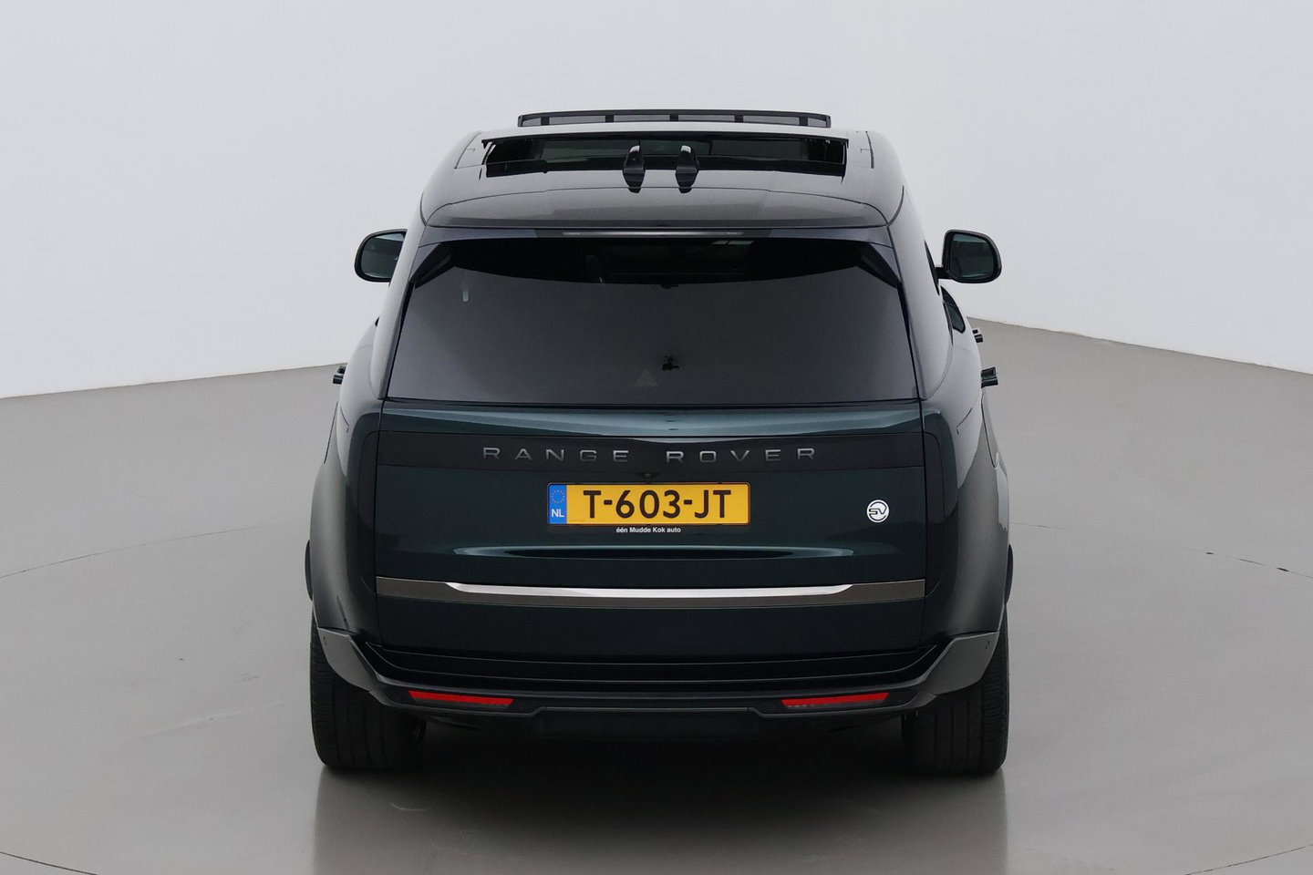 Land Rover Range Rover SV 3.0 P510e | British Racing Green | Rear Seat Entertainment | 23 Inch | Meridian Signature | ClearSight | Massage