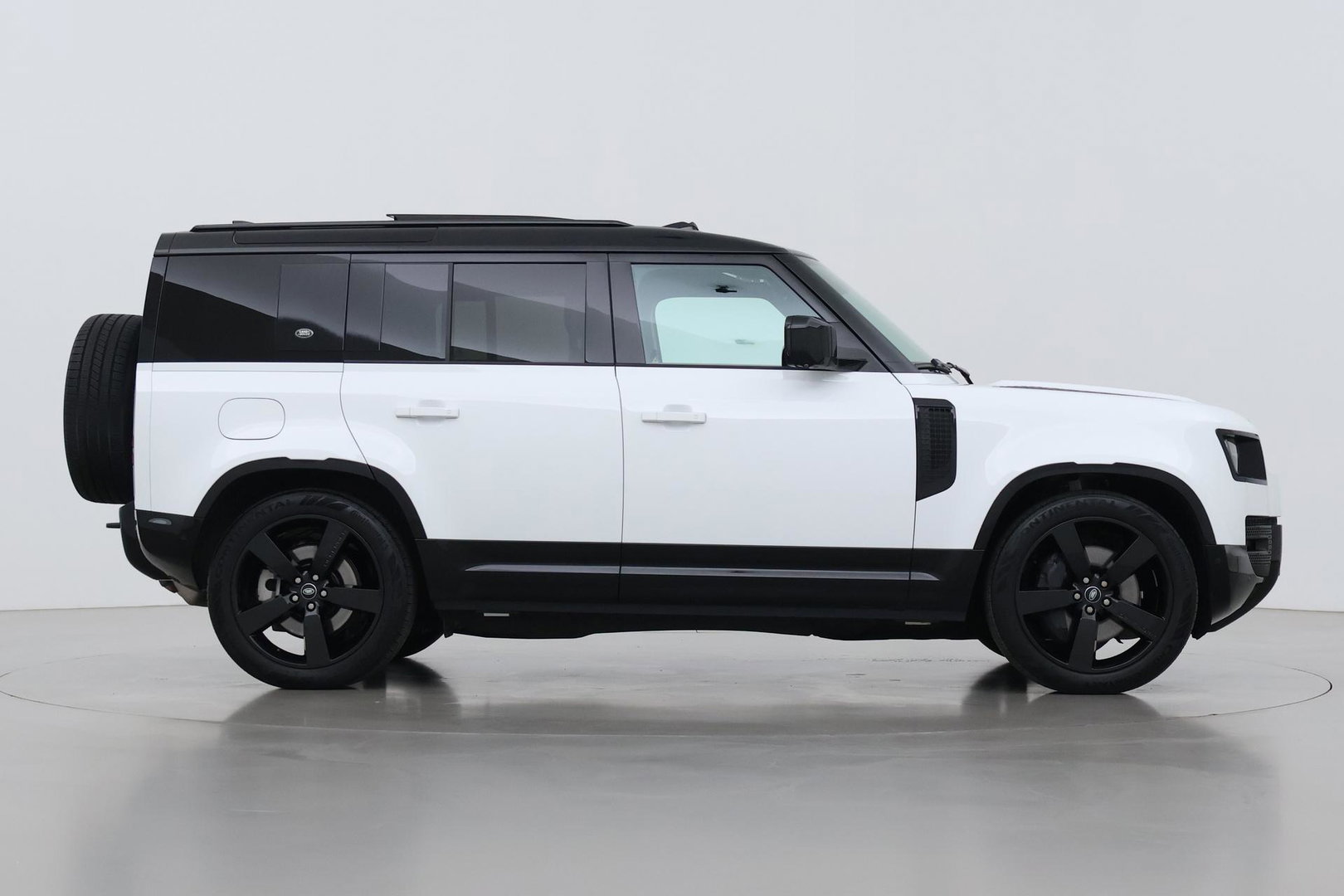 Land Rover Defender 110 2.0 P400e 110 SE | Luchtvering | Panoramadak | 360° Camera | Stoelventilatie | Trekhaak | Matrix LED | 22 Inch | ACC