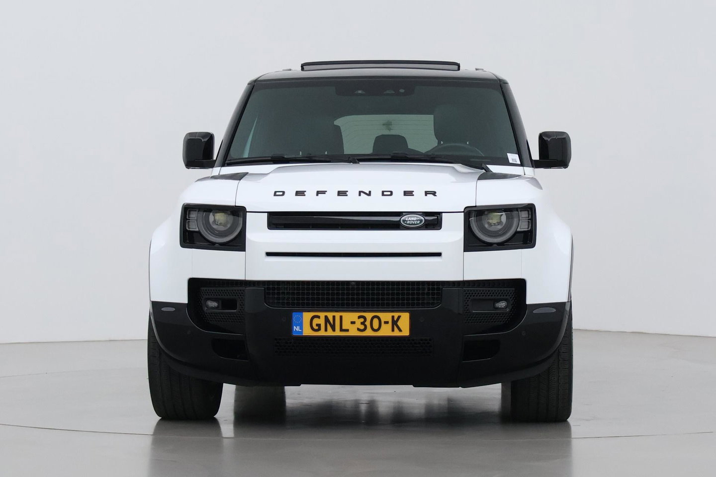Land Rover Defender 110 2.0 P400e 110 SE | Luchtvering | Panoramadak | 360° Camera | Stoelventilatie | Trekhaak | Matrix LED | 22 Inch | ACC
