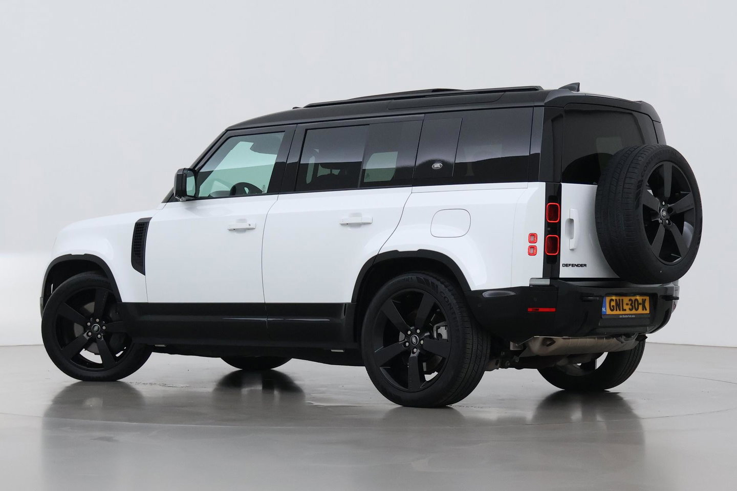 Land Rover Defender 110 2.0 P400e 110 SE | Luchtvering | Panoramadak | 360° Camera | Stoelventilatie | Trekhaak | Matrix LED | 22 Inch | ACC