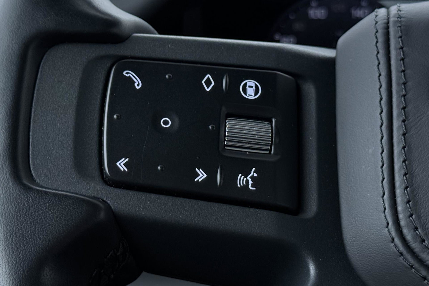 Land Rover Defender 110 2.0 P400e 110 SE | Luchtvering | Panoramadak | 360° Camera | Stoelventilatie | Trekhaak | Matrix LED | 22 Inch | ACC