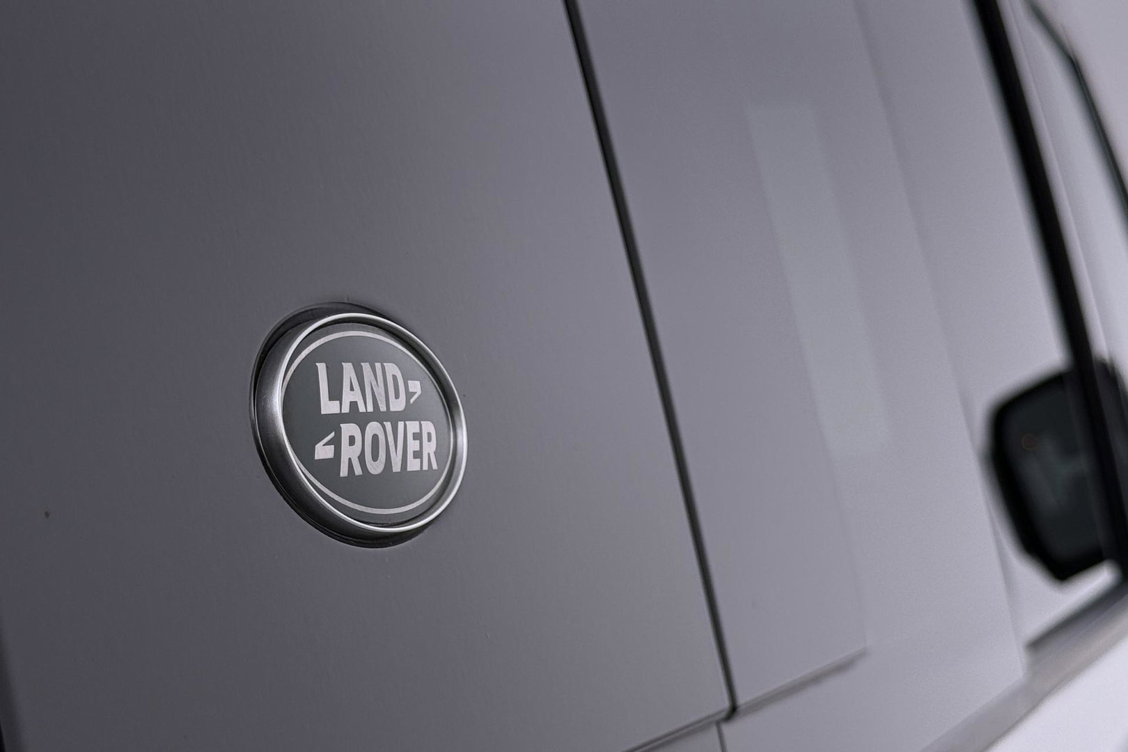 Land Rover Defender 110 2.0 P400e 110 SE | Luchtvering | Panoramadak | 360° Camera | Stoelventilatie | Trekhaak | Matrix LED | 22 Inch | ACC