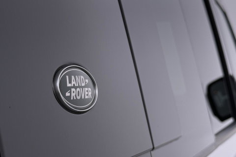 Land Rover Defender 110 2.0 P400e 110 SE | Luchtvering | Panoramadak | 360° Camera | Stoelventilatie | Trekhaak | Matrix LED | 22 Inch | ACC