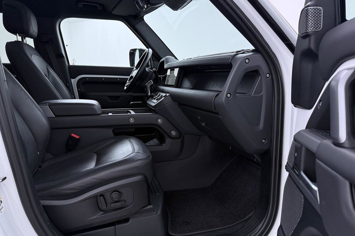 Land Rover Defender 110 2.0 P400e 110 SE | Luchtvering | Panoramadak | 360° Camera | Stoelventilatie | Trekhaak | Matrix LED | 22 Inch | ACC