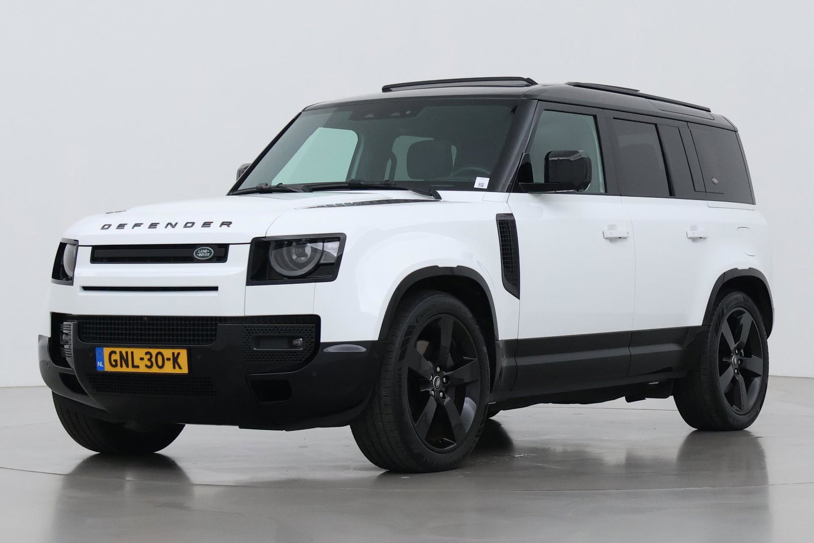 Land Rover Defender 110 2.0 P400e 110 SE | Luchtvering | Panoramadak | 360° Camera | Stoelventilatie | Trekhaak | Matrix LED | 22 Inch | ACC