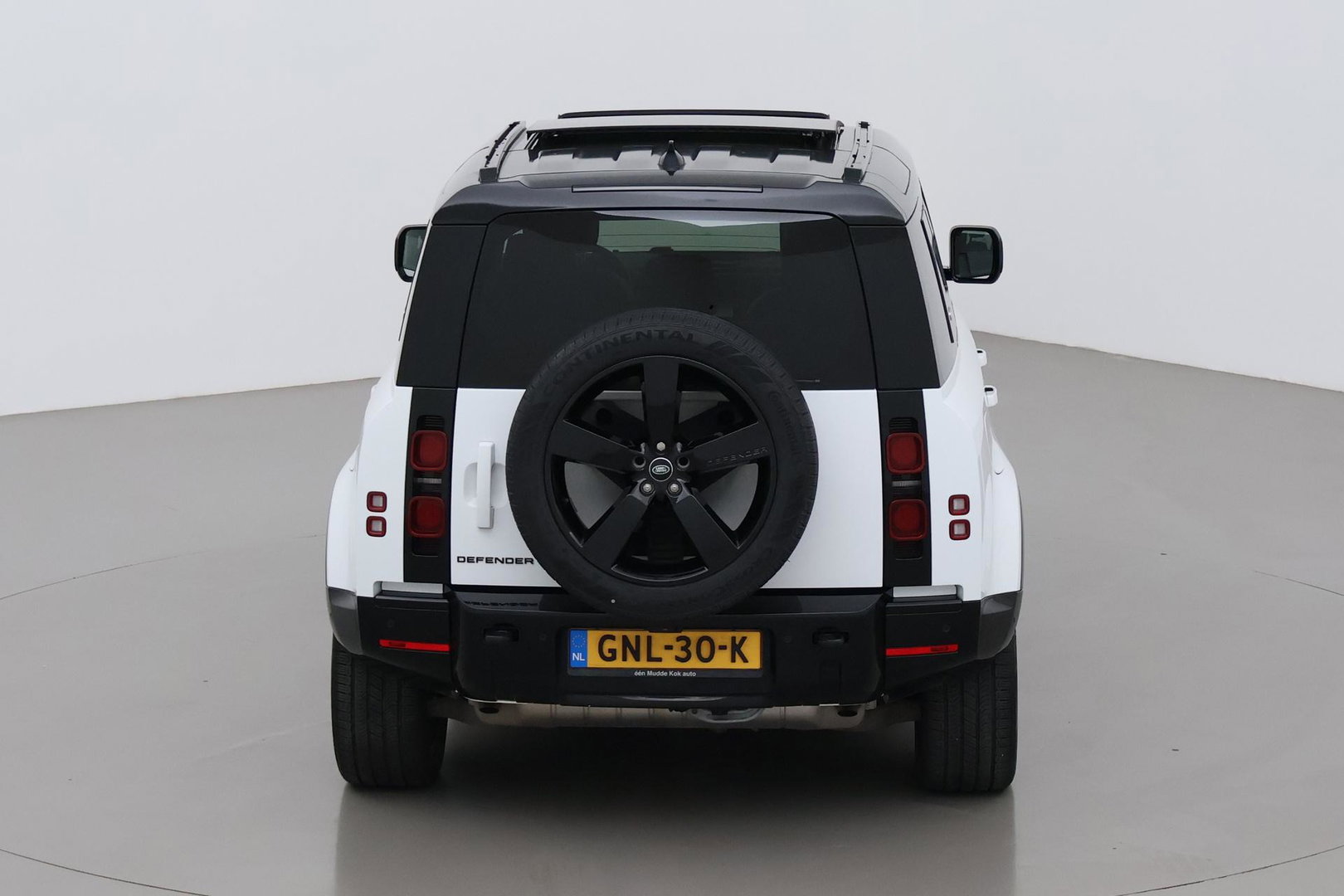 Land Rover Defender 110 2.0 P400e 110 SE | Luchtvering | Panoramadak | 360° Camera | Stoelventilatie | Trekhaak | Matrix LED | 22 Inch | ACC