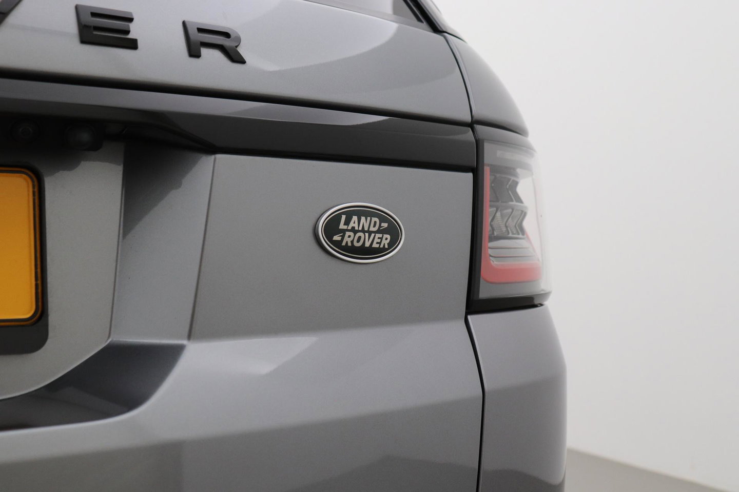 Land Rover Range Rover Sport P400e Limited Edition | Luchtvering | Trekhaak | Meridian | Head-up | 21 inch
