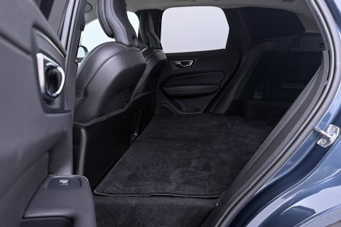 Volvo XC60 2.0 D4 AWD Momentum | HEICO SPORTIV | Grijs Kenteken | ACC | Head-Up | Stoelventilatie | Camera