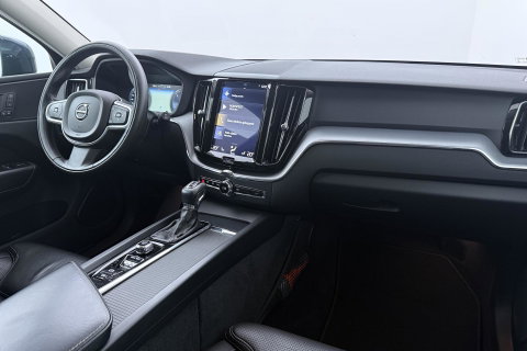 Volvo XC60 2.0 D4 AWD Momentum | HEICO SPORTIV | Grijs Kenteken | ACC | Head-Up | Stoelventilatie | Camera