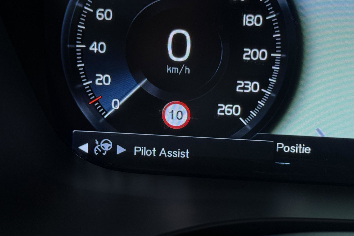 Volvo XC60 2.0 D4 AWD Momentum | HEICO SPORTIV | Grijs Kenteken | ACC | Head-Up | Stoelventilatie | Camera