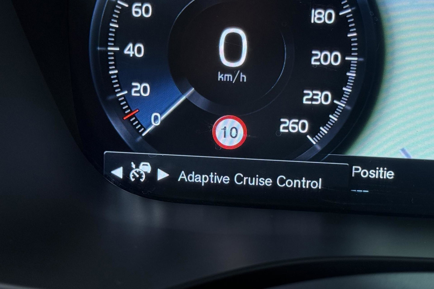 Volvo XC60 2.0 D4 AWD Momentum | HEICO SPORTIV | Grijs Kenteken | ACC | Head-Up | Stoelventilatie | Camera
