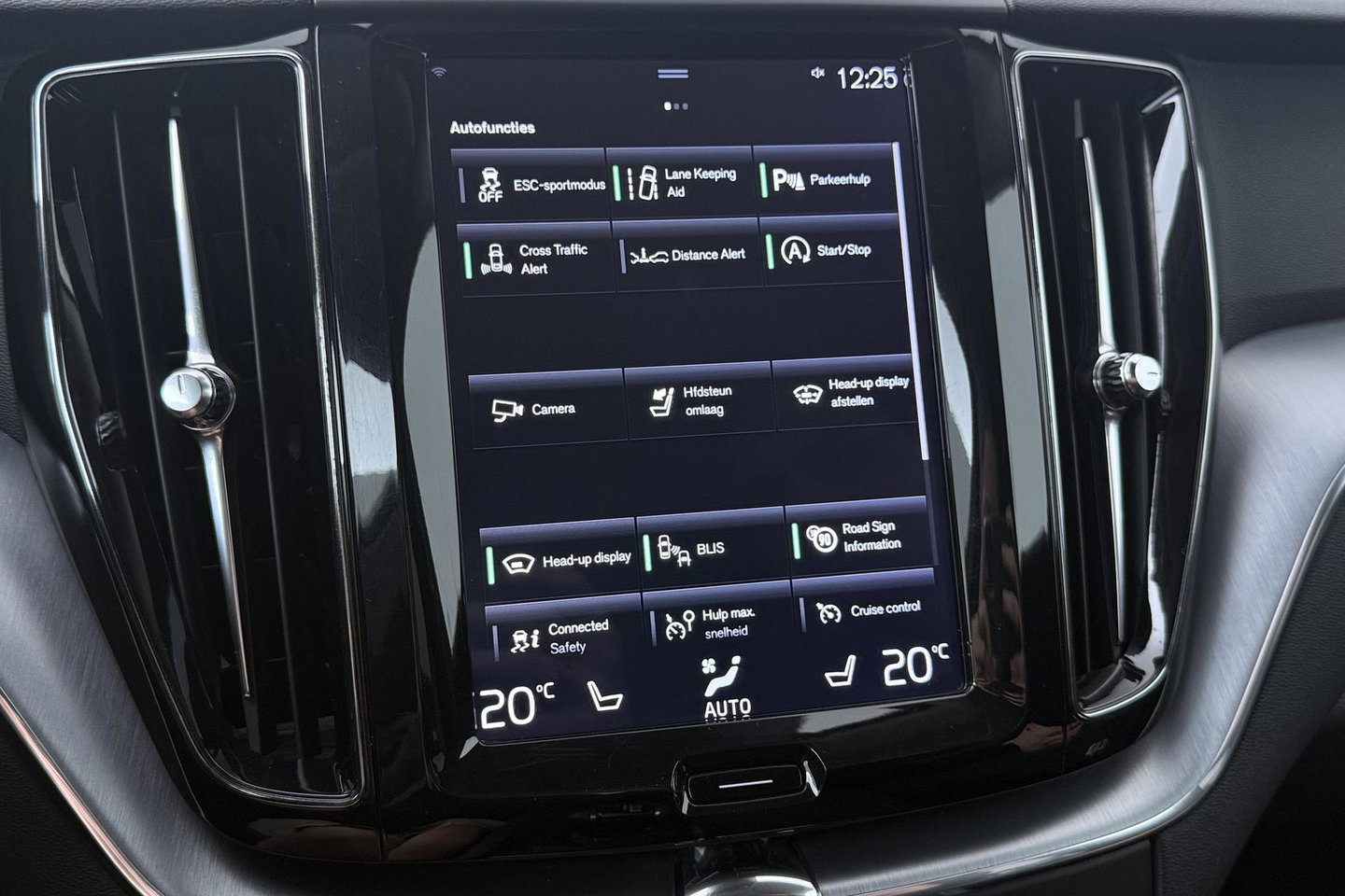 Volvo XC60 2.0 D4 AWD Momentum | HEICO SPORTIV | Grijs Kenteken | ACC | Head-Up | Stoelventilatie | Camera