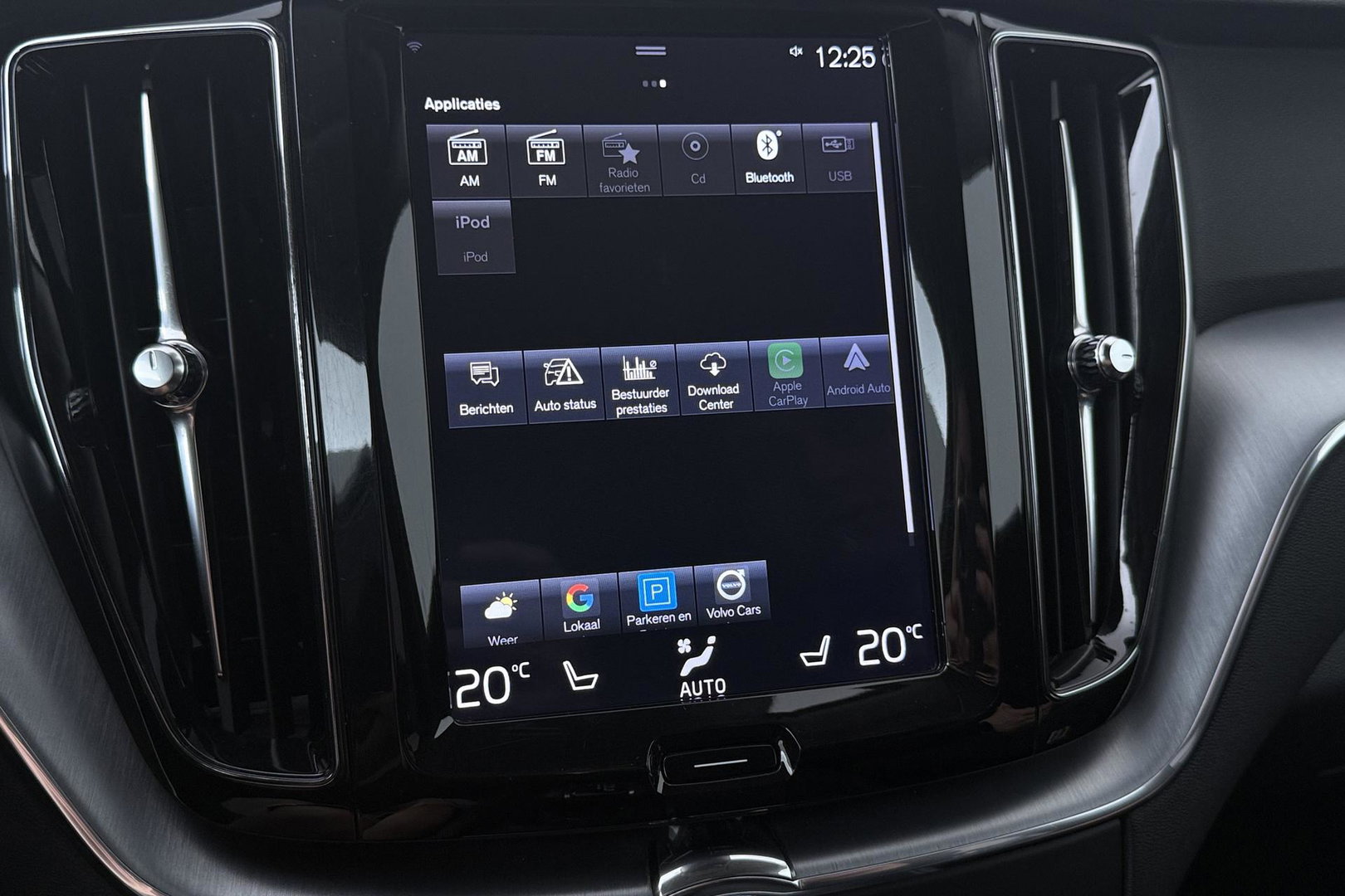 Volvo XC60 2.0 D4 AWD Momentum | HEICO SPORTIV | Grijs Kenteken | ACC | Head-Up | Stoelventilatie | Camera