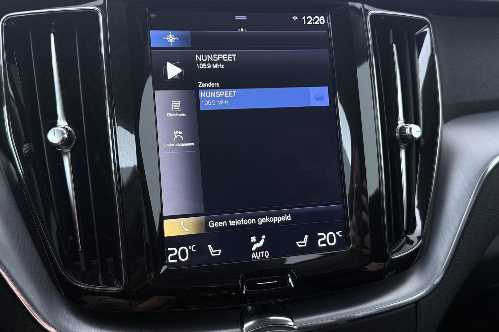 Volvo XC60 2.0 D4 AWD Momentum | HEICO SPORTIV | Grijs Kenteken | ACC | Head-Up | Stoelventilatie | Camera