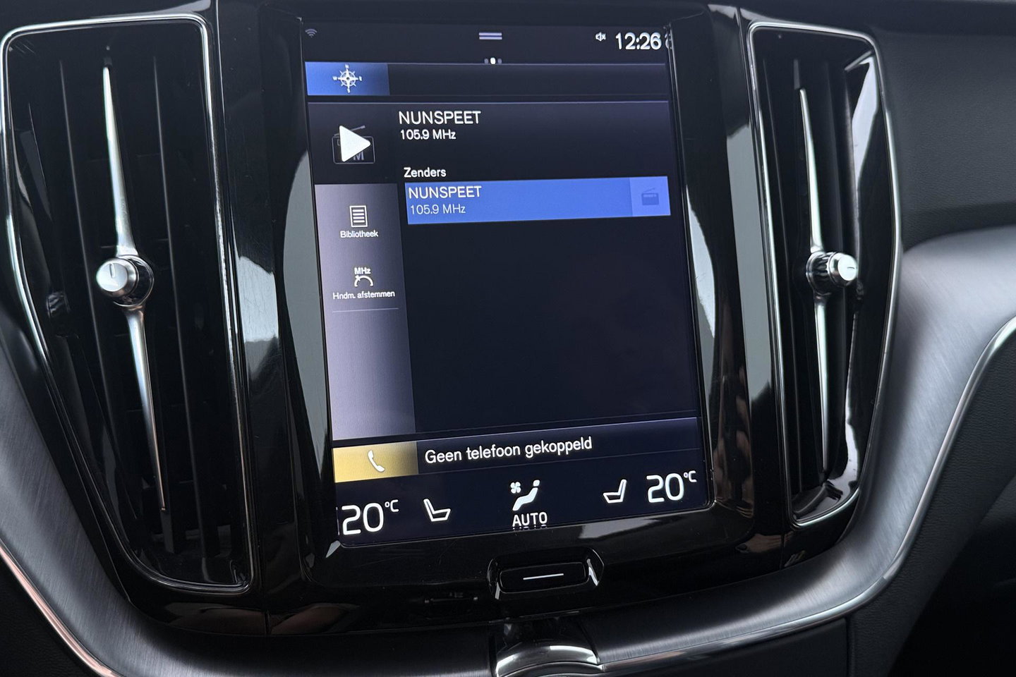 Volvo XC60 2.0 D4 AWD Momentum | HEICO SPORTIV | Grijs Kenteken | ACC | Head-Up | Stoelventilatie | Camera