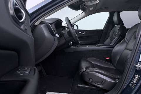 Volvo XC60 2.0 D4 AWD Momentum | HEICO SPORTIV | Grijs Kenteken | ACC | Head-Up | Stoelventilatie | Camera