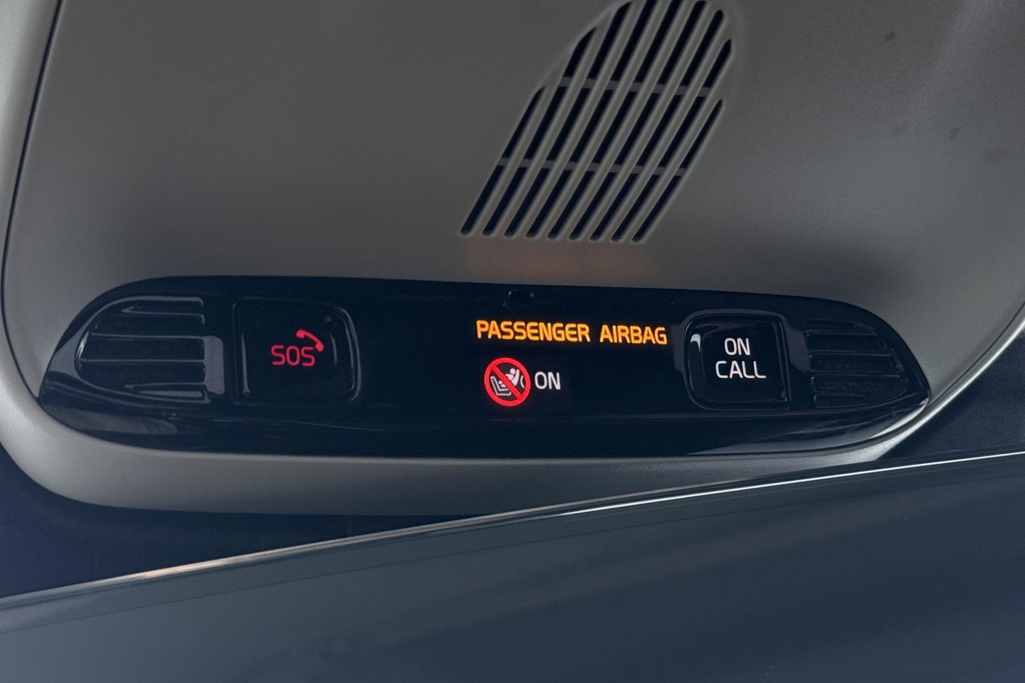 Volvo XC60 2.0 D4 AWD Momentum | HEICO SPORTIV | Grijs Kenteken | ACC | Head-Up | Stoelventilatie | Camera