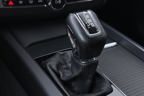 Volvo XC60 2.0 D4 AWD Momentum | HEICO SPORTIV | Grijs Kenteken | ACC | Head-Up | Stoelventilatie | Camera
