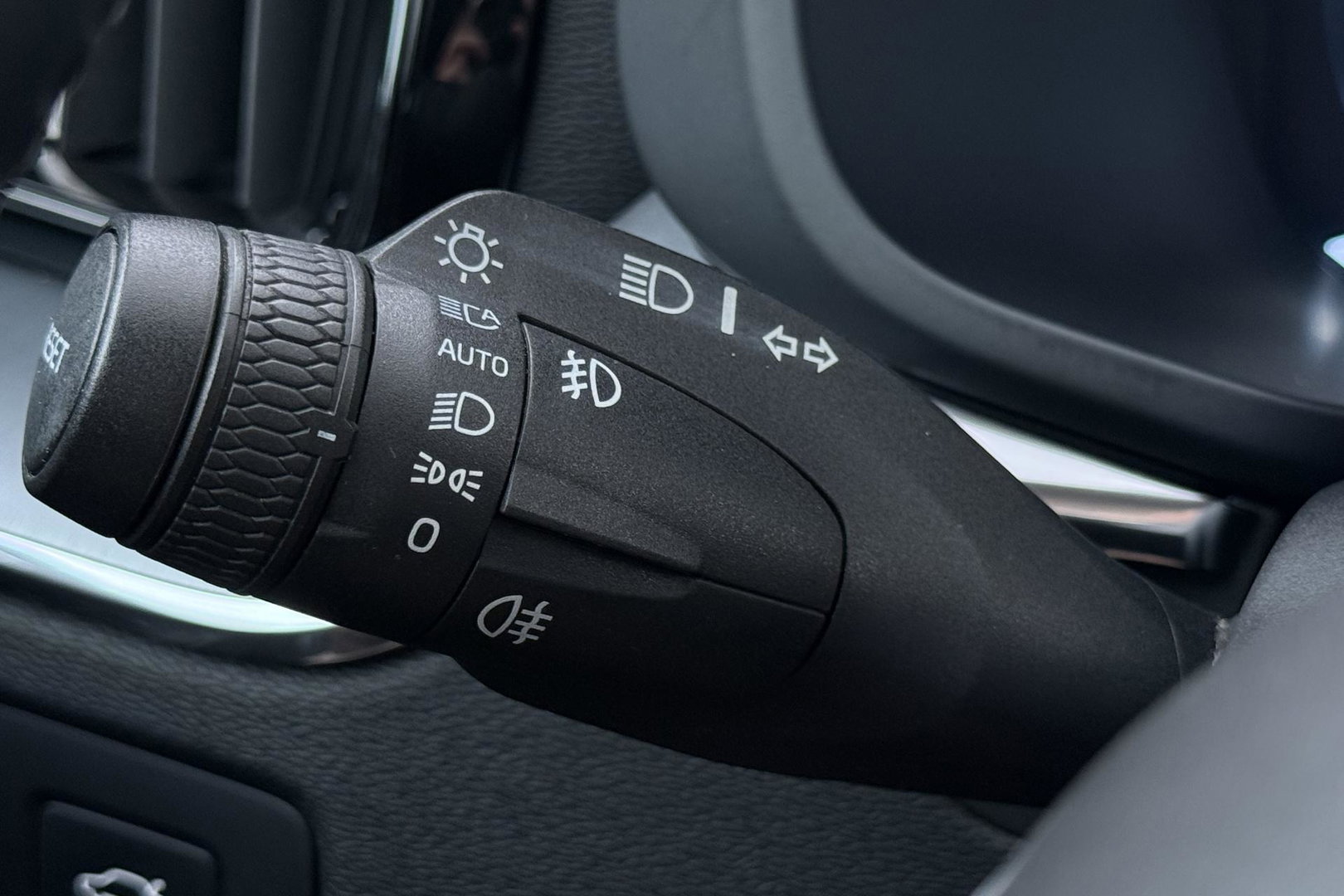 Volvo XC60 2.0 D4 AWD Momentum | HEICO SPORTIV | Grijs Kenteken | ACC | Head-Up | Stoelventilatie | Camera