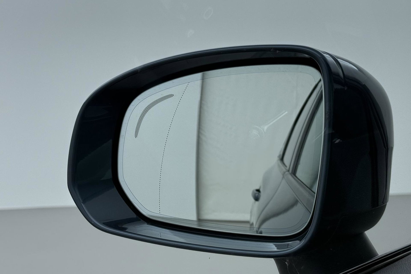 Volvo XC60 2.0 D4 AWD Momentum | HEICO SPORTIV | Grijs Kenteken | ACC | Head-Up | Stoelventilatie | Camera