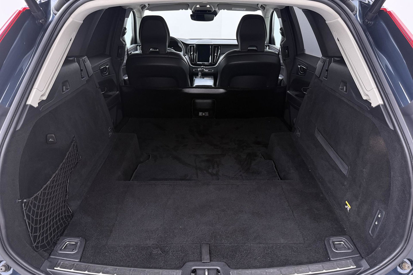 Volvo XC60 2.0 D4 AWD Momentum | HEICO SPORTIV | Grijs Kenteken | ACC | Head-Up | Stoelventilatie | Camera