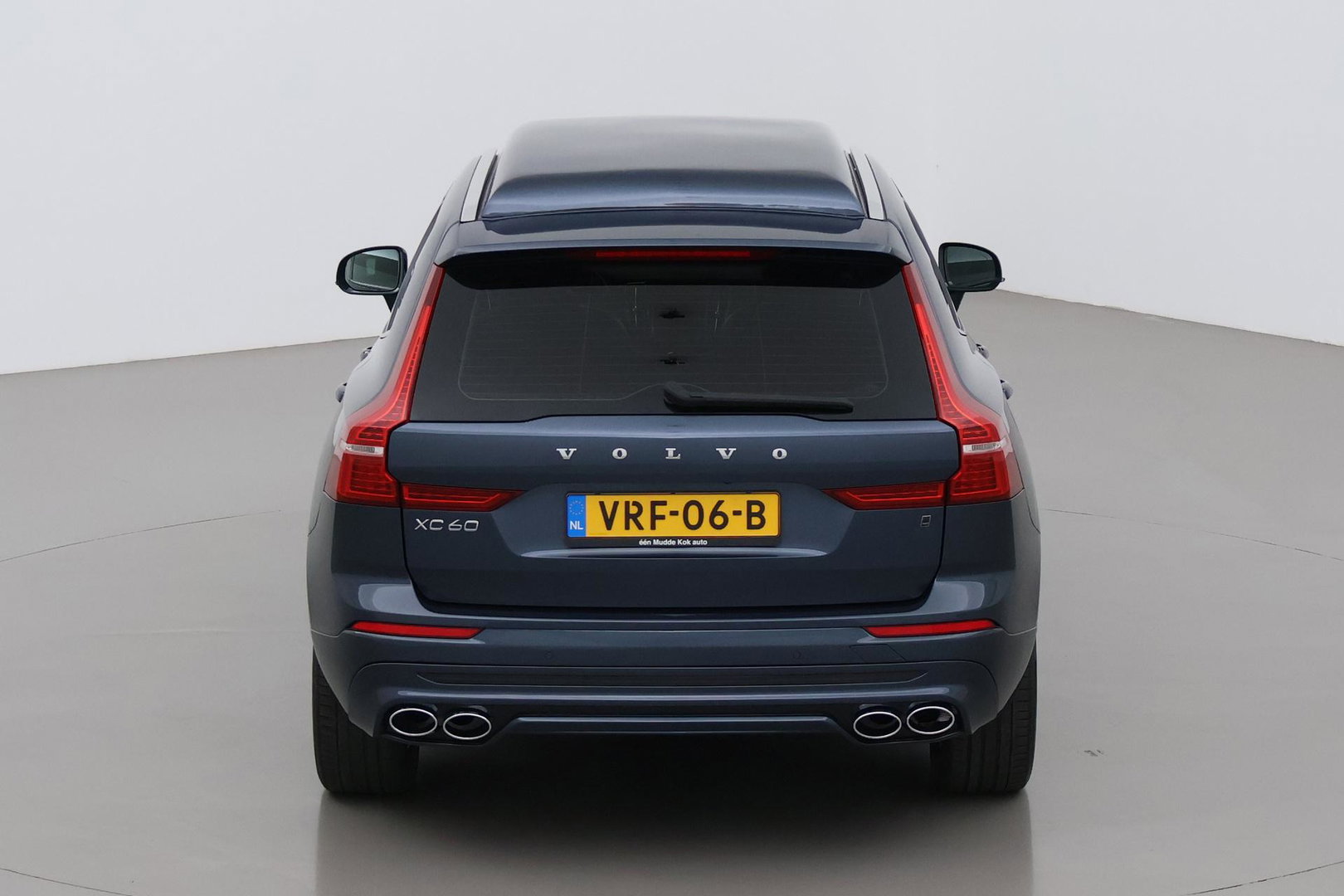 Volvo XC60 2.0 D4 AWD Momentum | HEICO SPORTIV | Grijs Kenteken | ACC | Head-Up | Stoelventilatie | Camera