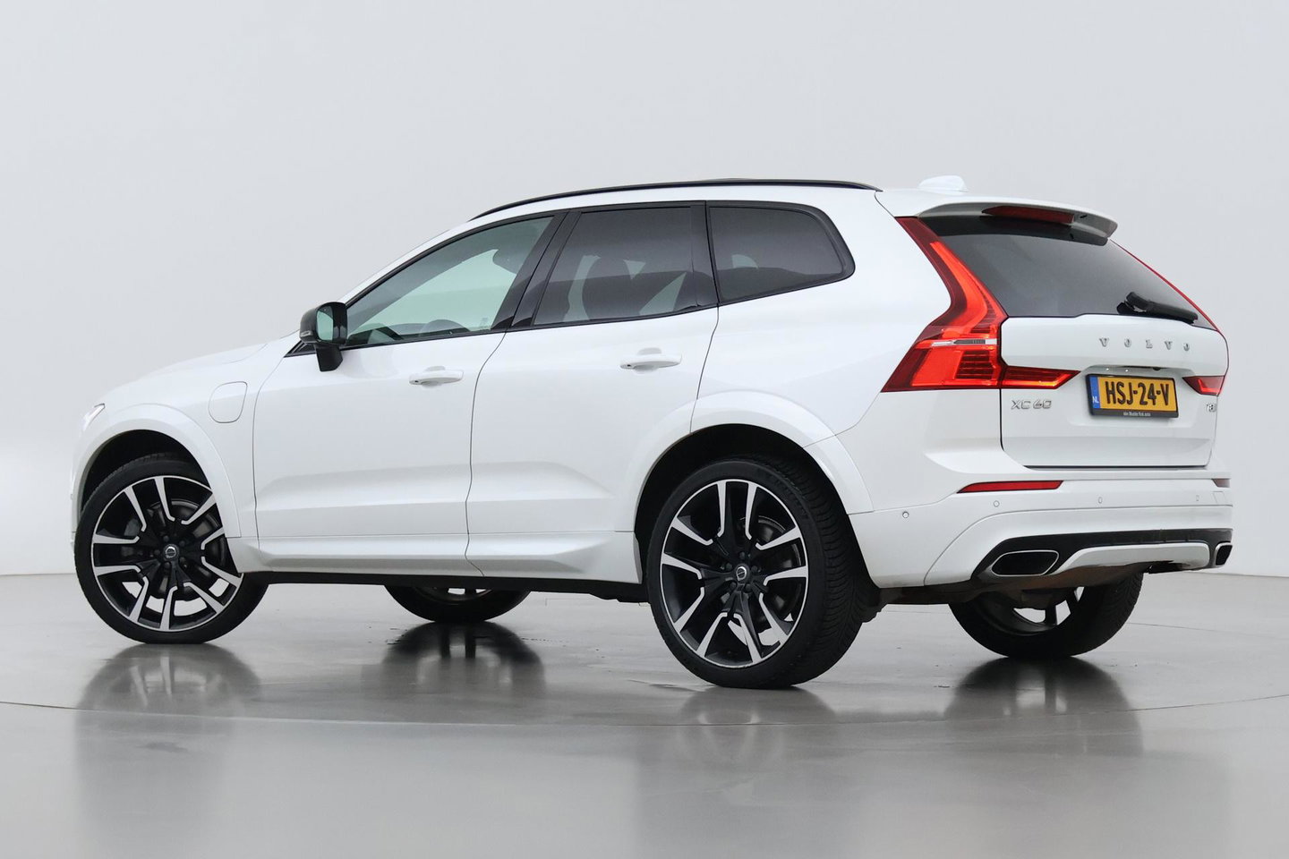 Volvo XC60 T8 R-Design | Bowers&Wilkins | Luchtvering | Panoramadak | 360° Camera | Massage+Ventilatie | Stoel+Stuurverwarming | 22 Inch