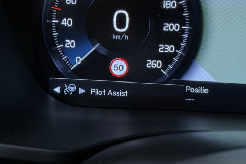 Volvo XC60 T8 R-Design | Bowers&Wilkins | Luchtvering | Panoramadak | 360° Camera | Massage+Ventilatie | Stoel+Stuurverwarming | 22 Inch