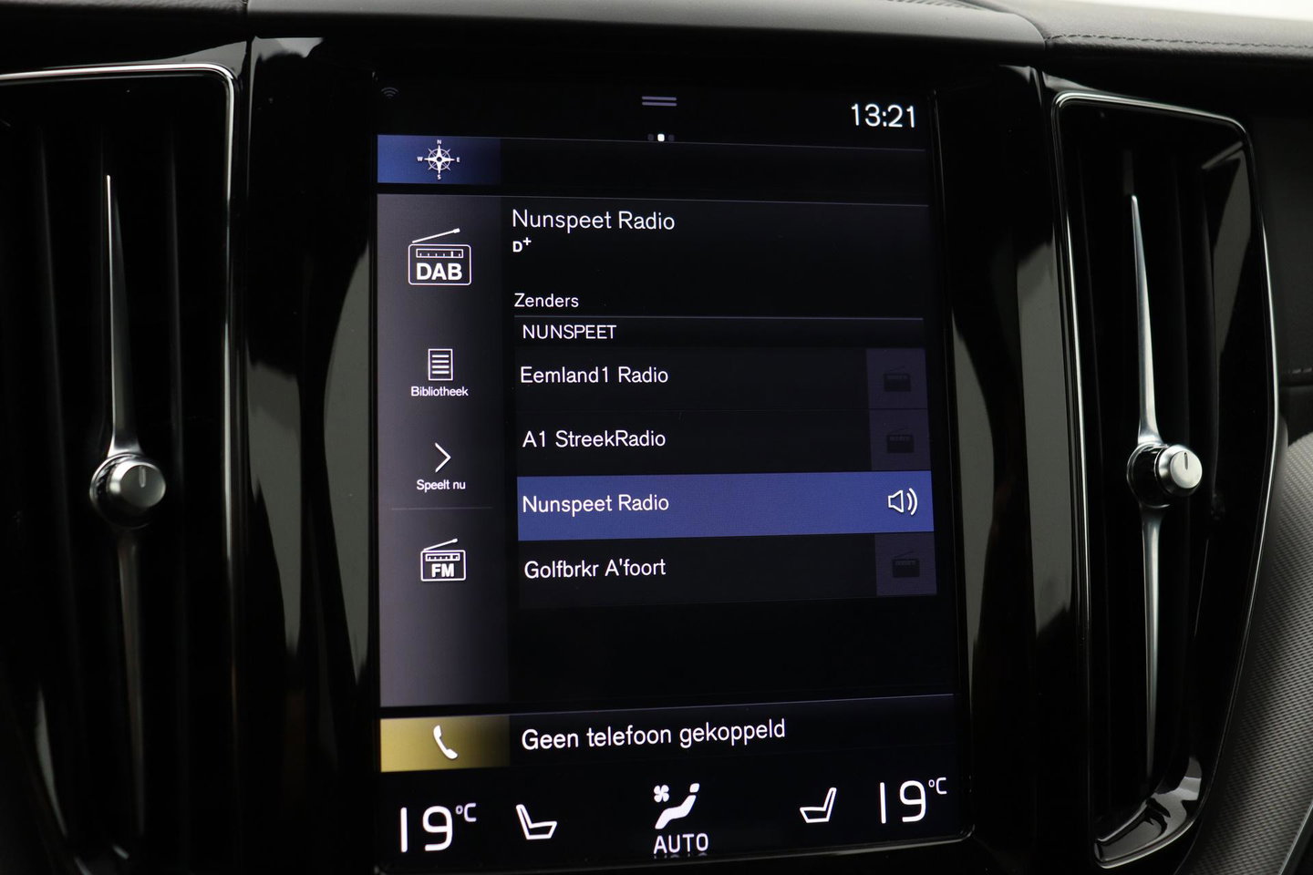 Volvo XC60 T8 R-Design | Bowers&Wilkins | Luchtvering | Panoramadak | 360° Camera | Massage+Ventilatie | Stoel+Stuurverwarming | 22 Inch