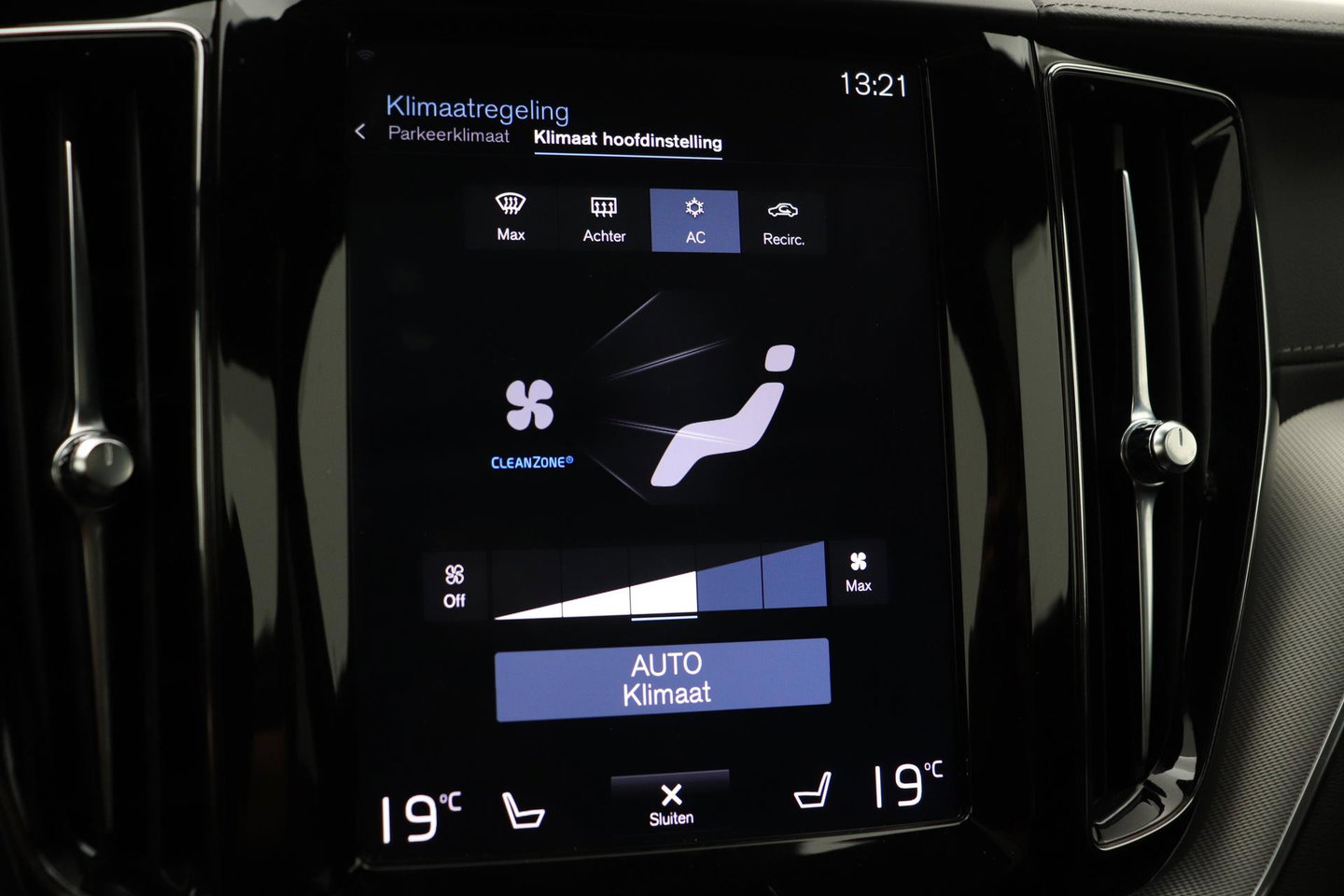Volvo XC60 T8 R-Design | Bowers&Wilkins | Luchtvering | Panoramadak | 360° Camera | Massage+Ventilatie | Stoel+Stuurverwarming | 22 Inch