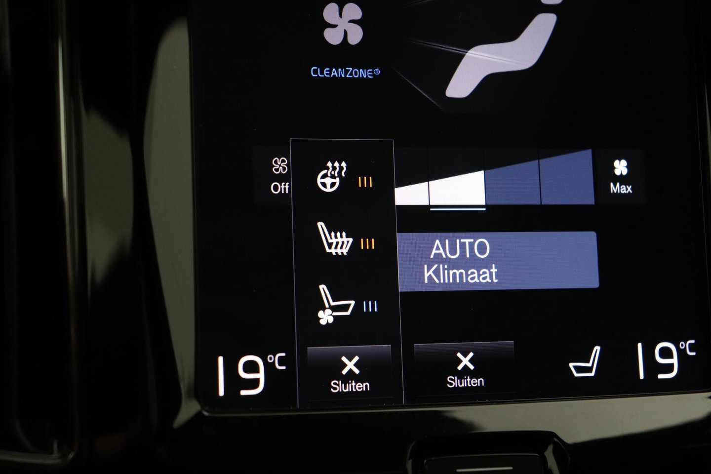 Volvo XC60 T8 R-Design | Bowers&Wilkins | Luchtvering | Panoramadak | 360° Camera | Massage+Ventilatie | Stoel+Stuurverwarming | 22 Inch