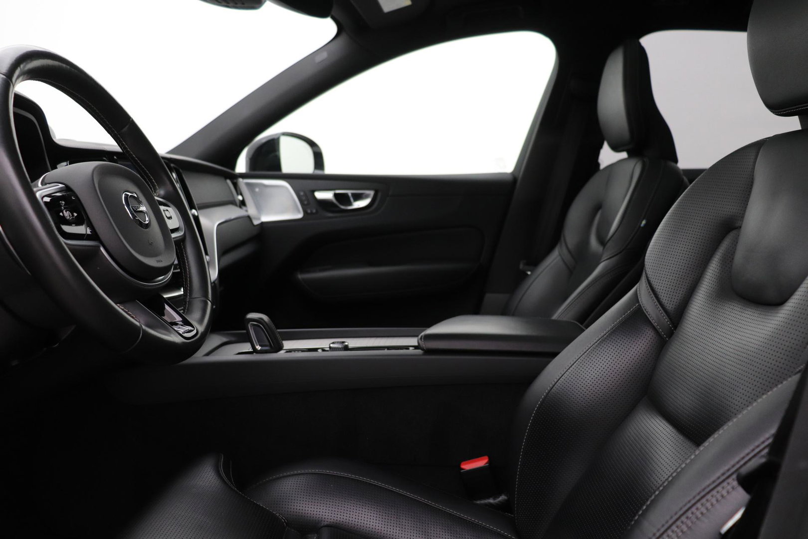 Volvo XC60 T8 R-Design | Bowers&Wilkins | Luchtvering | Panoramadak | 360° Camera | Massage+Ventilatie | Stoel+Stuurverwarming | 22 Inch