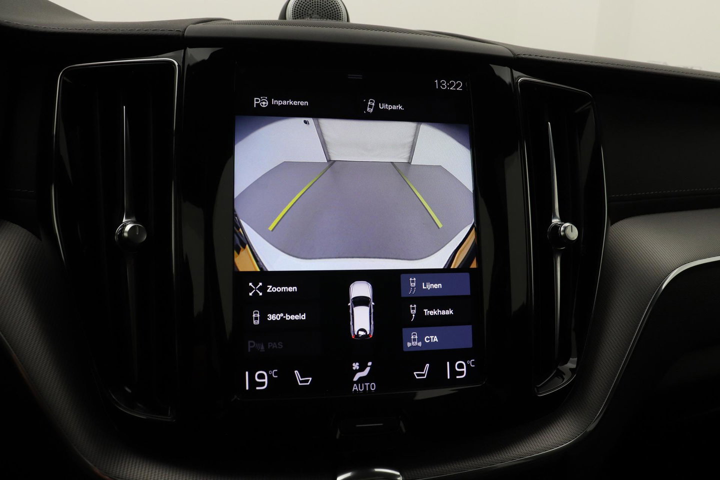 Volvo XC60 T8 R-Design | Bowers&Wilkins | Luchtvering | Panoramadak | 360° Camera | Massage+Ventilatie | Stoel+Stuurverwarming | 22 Inch