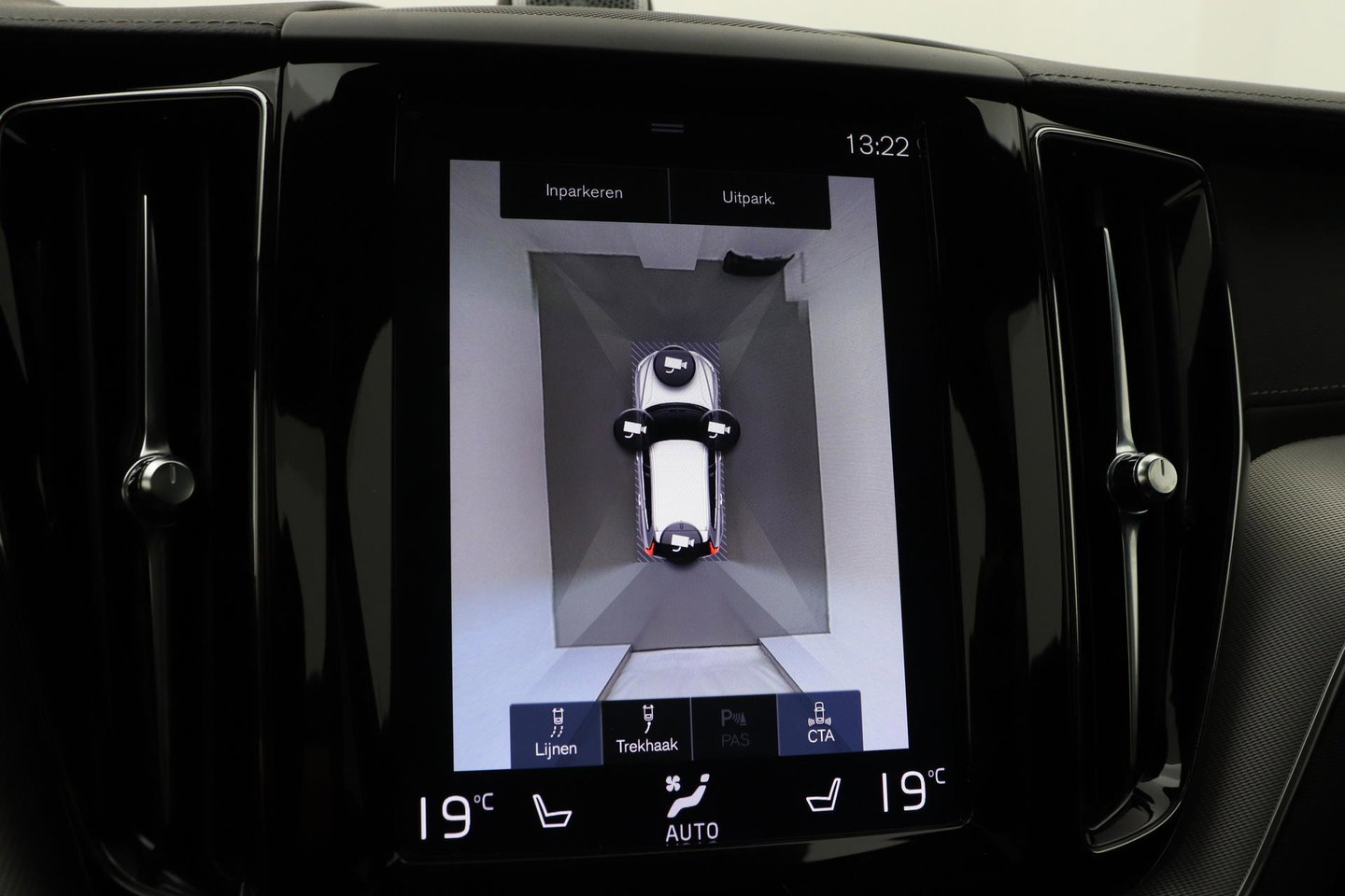 Volvo XC60 T8 R-Design | Bowers&Wilkins | Luchtvering | Panoramadak | 360° Camera | Massage+Ventilatie | Stoel+Stuurverwarming | 22 Inch