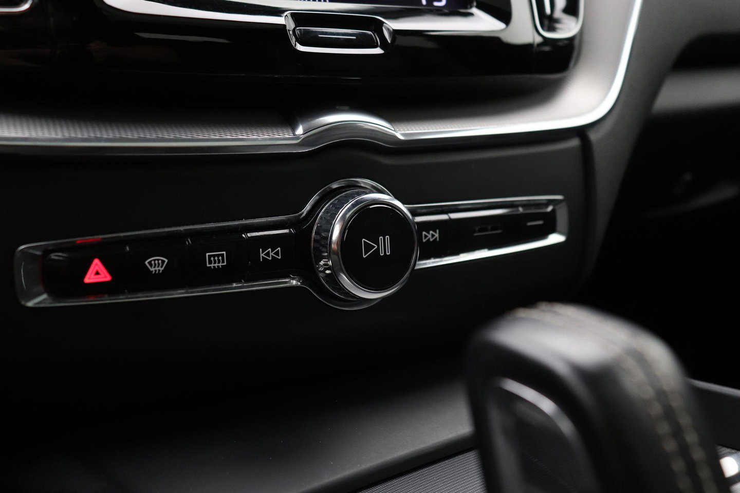 Volvo XC60 T8 R-Design | Bowers&Wilkins | Luchtvering | Panoramadak | 360° Camera | Massage+Ventilatie | Stoel+Stuurverwarming | 22 Inch