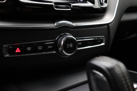 Volvo XC60 T8 R-Design | Bowers&Wilkins | Luchtvering | Panoramadak | 360° Camera | Massage+Ventilatie | Stoel+Stuurverwarming | 22 Inch