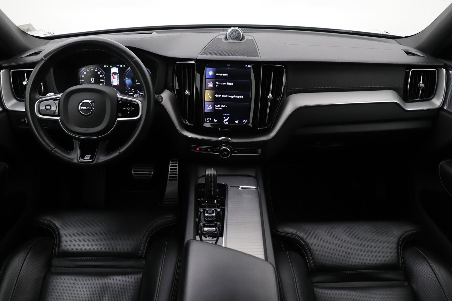 Volvo XC60 T8 R-Design | Bowers&Wilkins | Luchtvering | Panoramadak | 360° Camera | Massage+Ventilatie | Stoel+Stuurverwarming | 22 Inch