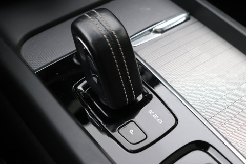 Volvo XC60 T8 R-Design | Bowers&Wilkins | Luchtvering | Panoramadak | 360° Camera | Massage+Ventilatie | Stoel+Stuurverwarming | 22 Inch