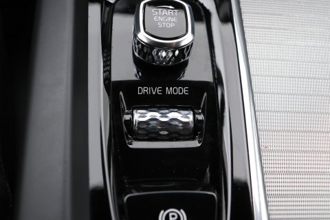 Volvo XC60 T8 R-Design | Bowers&Wilkins | Luchtvering | Panoramadak | 360° Camera | Massage+Ventilatie | Stoel+Stuurverwarming | 22 Inch