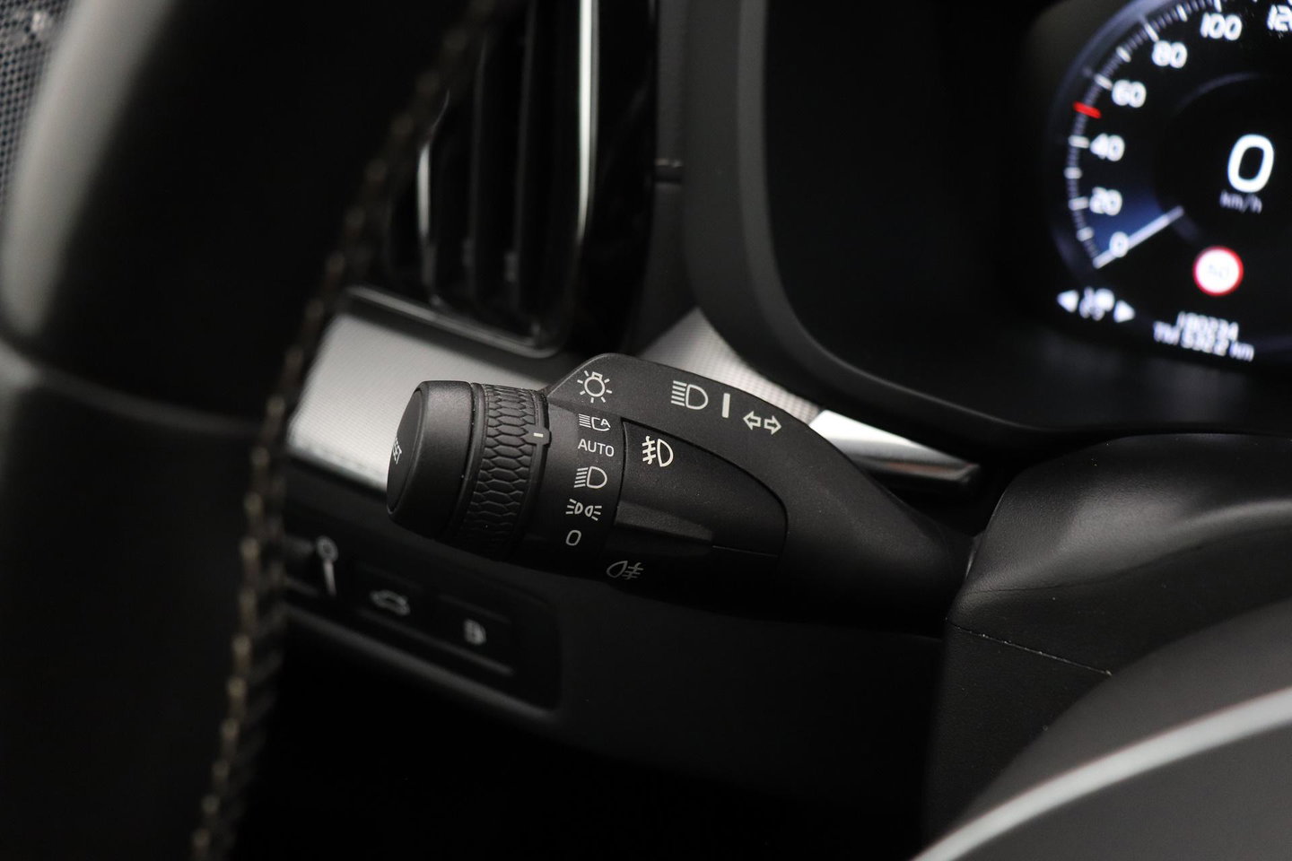 Volvo XC60 T8 R-Design | Bowers&Wilkins | Luchtvering | Panoramadak | 360° Camera | Massage+Ventilatie | Stoel+Stuurverwarming | 22 Inch