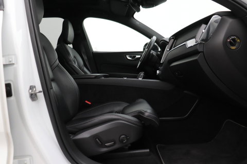 Volvo XC60 T8 R-Design | Bowers&Wilkins | Luchtvering | Panoramadak | 360° Camera | Massage+Ventilatie | Stoel+Stuurverwarming | 22 Inch