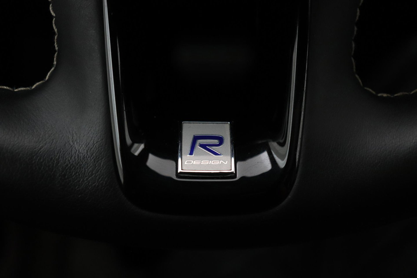 Volvo XC60 T8 R-Design | Bowers&Wilkins | Luchtvering | Panoramadak | 360° Camera | Massage+Ventilatie | Stoel+Stuurverwarming | 22 Inch