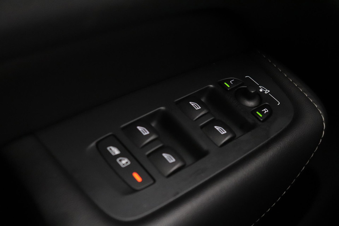 Volvo XC60 T8 R-Design | Bowers&Wilkins | Luchtvering | Panoramadak | 360° Camera | Massage+Ventilatie | Stoel+Stuurverwarming | 22 Inch