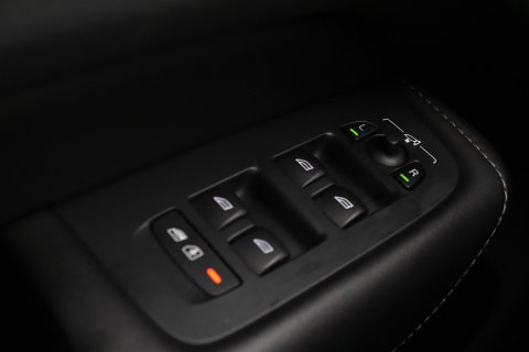 Volvo XC60 T8 R-Design | Bowers&Wilkins | Luchtvering | Panoramadak | 360° Camera | Massage+Ventilatie | Stoel+Stuurverwarming | 22 Inch